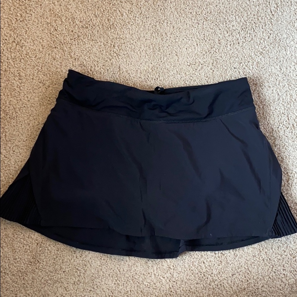 Lululemon skort in black. Size 8